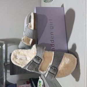 NWT. MADDEN GIRL SLIDES